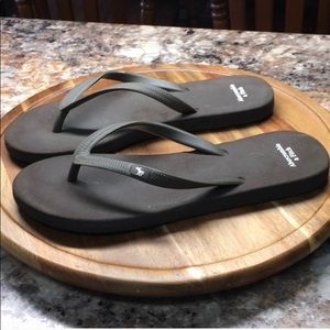 Abercrombie & Fitch brown size 6 flip flops